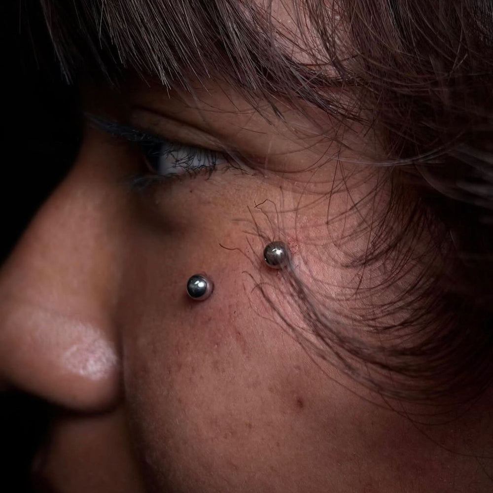 Anti Eyebrow Piercing
